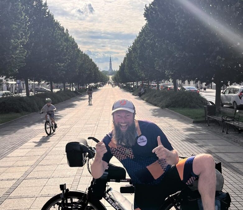 Odwiedzić siebie.  Z Hamburga do Indii. Wywiad z Jakobem Golińskim podróżnikiem